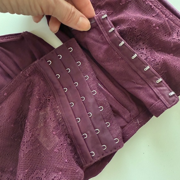 Victoria’s Secret Velvet Purple Bustier Strapless Plunge Bra Crop Top Women M - Picture 3 of 4